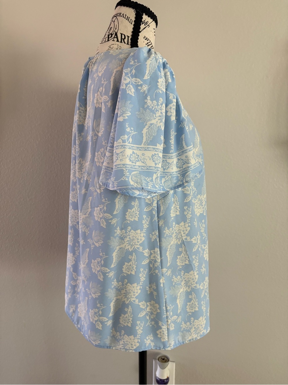 LC Lauren Conrad Light Blue Floral Short Sleeve Blouse - Picture 2 of 8